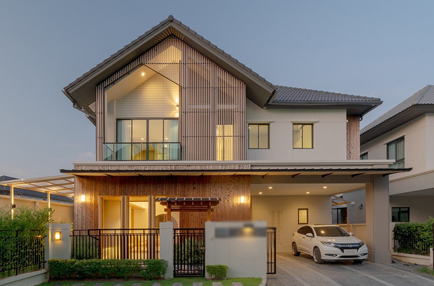 House with Shared Pool for rent in Srinakarin